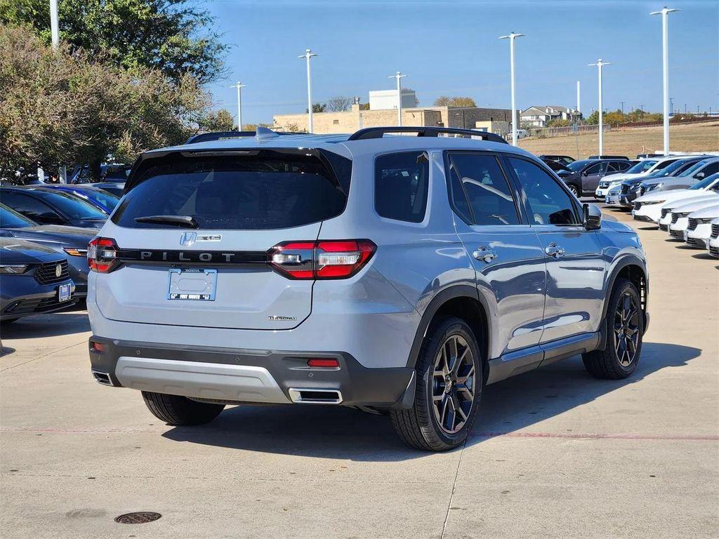 new 2025 Honda Pilot car, priced at $47,427