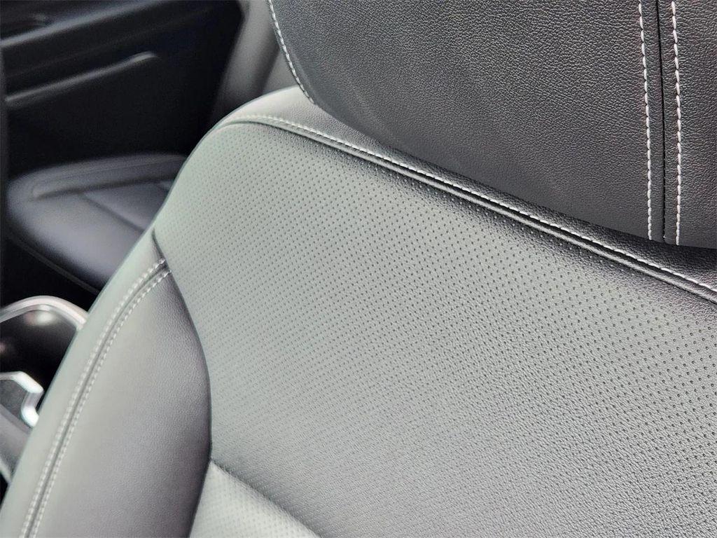 used 2025 Chevrolet Traverse car, priced at $37,900