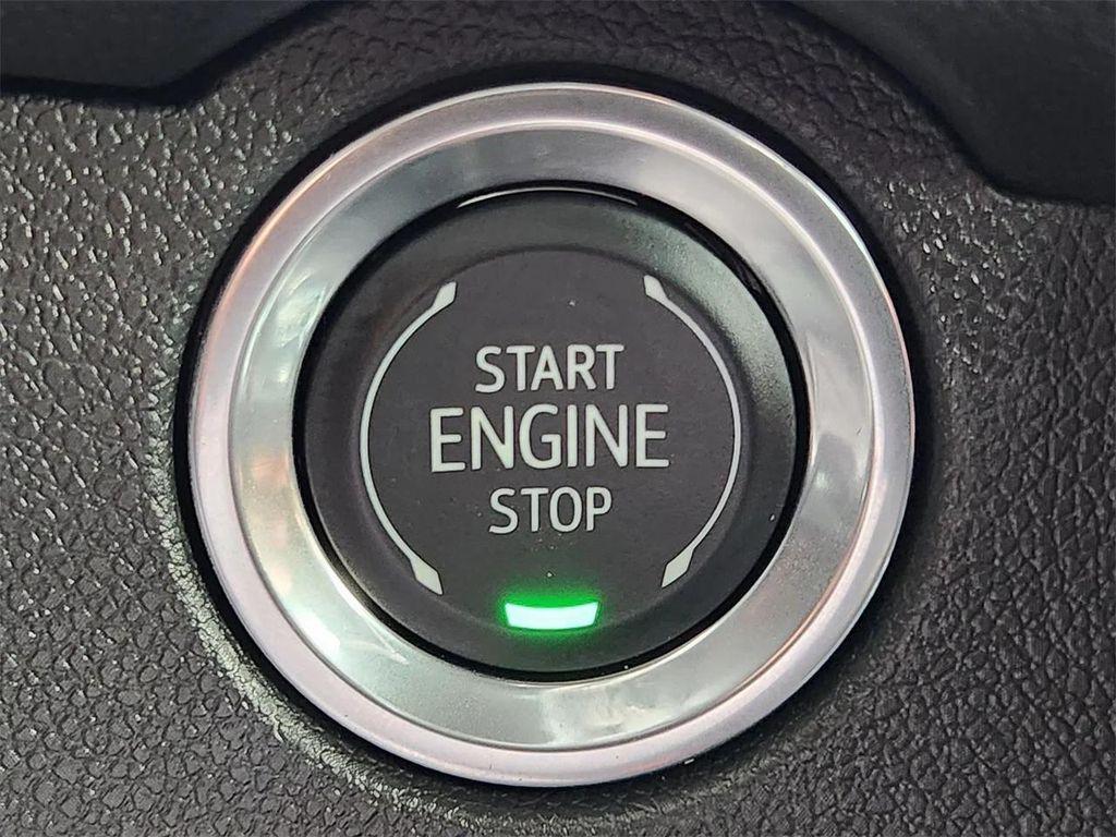 used 2025 Chevrolet Traverse car, priced at $37,900