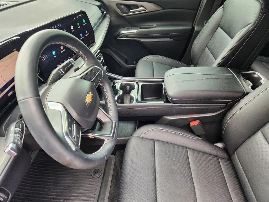 used 2025 Chevrolet Traverse car, priced at $37,900