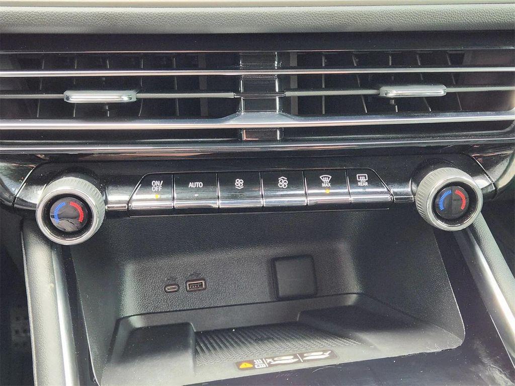 used 2025 Chevrolet Traverse car, priced at $37,900