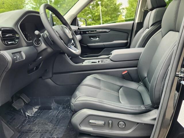 new 2025 Honda Pilot car, priced at $46,950