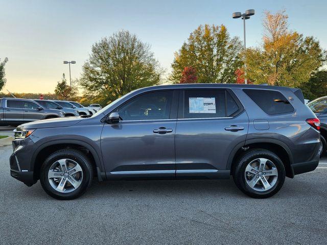 new 2025 Honda Pilot car, priced at $44,995