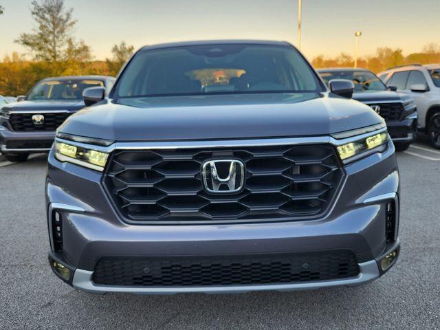 new 2025 Honda Pilot car, priced at $44,995