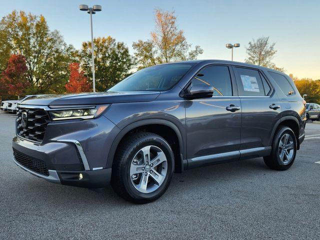 new 2025 Honda Pilot car, priced at $44,995