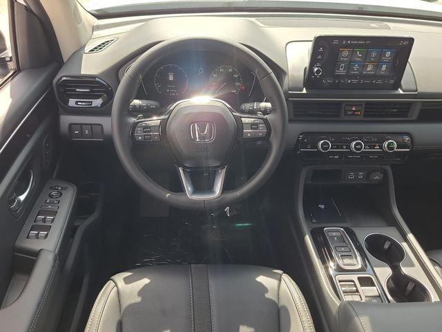 new 2025 Honda Pilot car, priced at $45,550