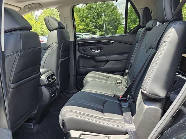 new 2025 Honda Pilot car, priced at $46,950