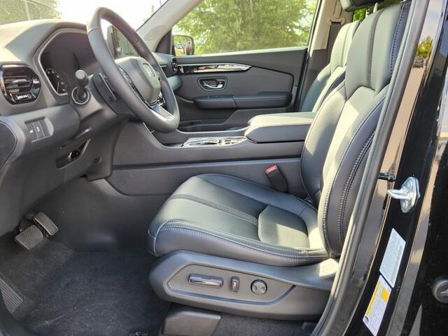 new 2025 Honda Pilot car, priced at $46,950
