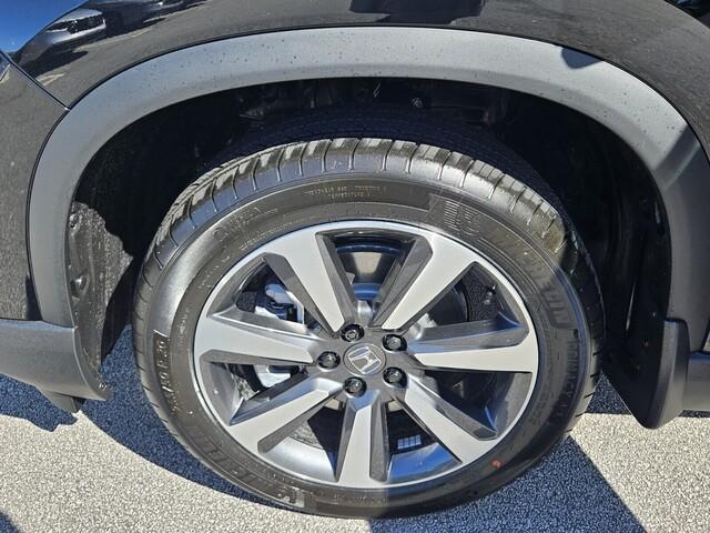 new 2025 Honda Pilot car, priced at $48,670