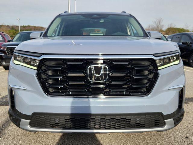 new 2025 Honda Pilot car, priced at $54,672
