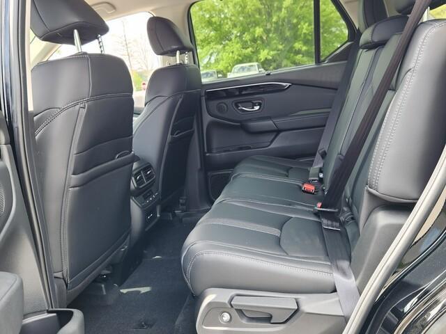 new 2025 Honda Pilot car, priced at $42,950