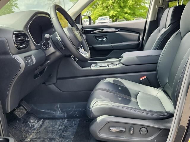 new 2025 Honda Pilot car, priced at $42,950