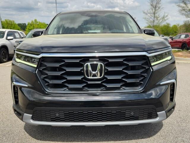 new 2025 Honda Pilot car, priced at $42,950