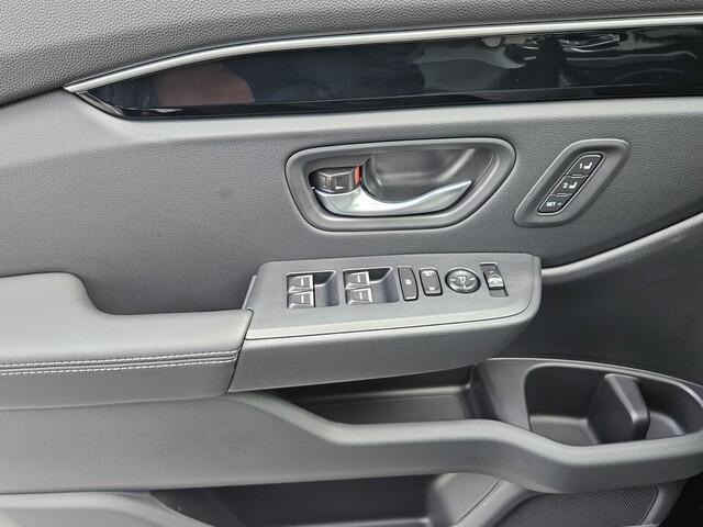 new 2025 Honda Pilot car, priced at $48,850