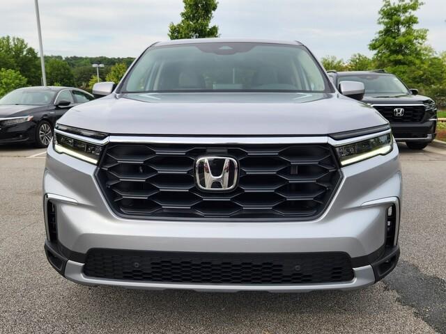 new 2025 Honda Pilot car, priced at $42,950