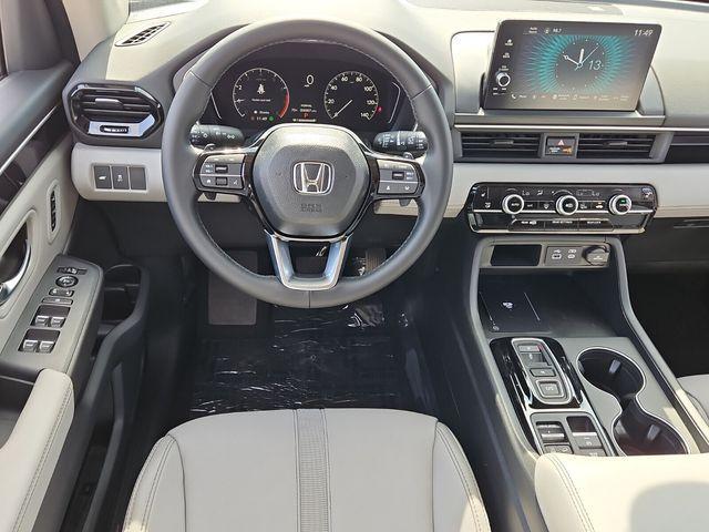new 2025 Honda Pilot car, priced at $48,002