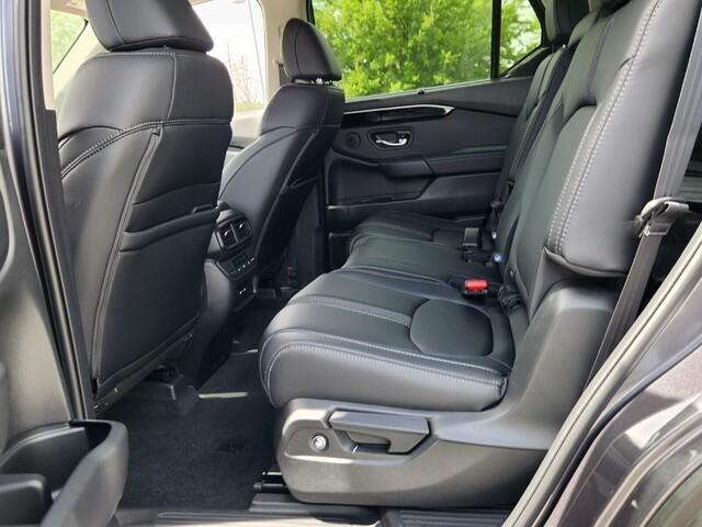 new 2025 Honda Pilot car, priced at $45,731