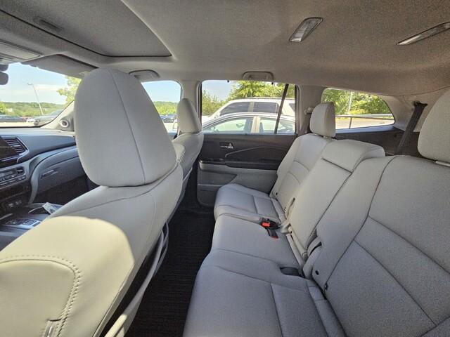 used 2022 Honda Pilot car, priced at $32,799