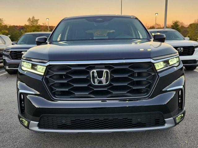 new 2025 Honda Pilot car, priced at $42,895