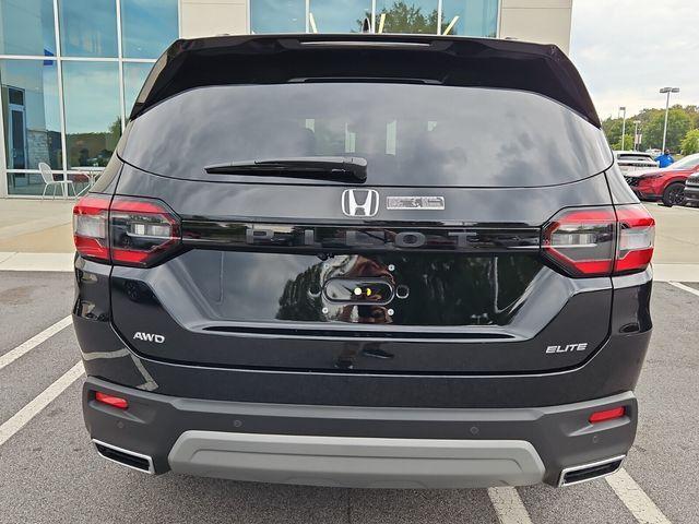 new 2025 Honda Pilot car, priced at $52,175