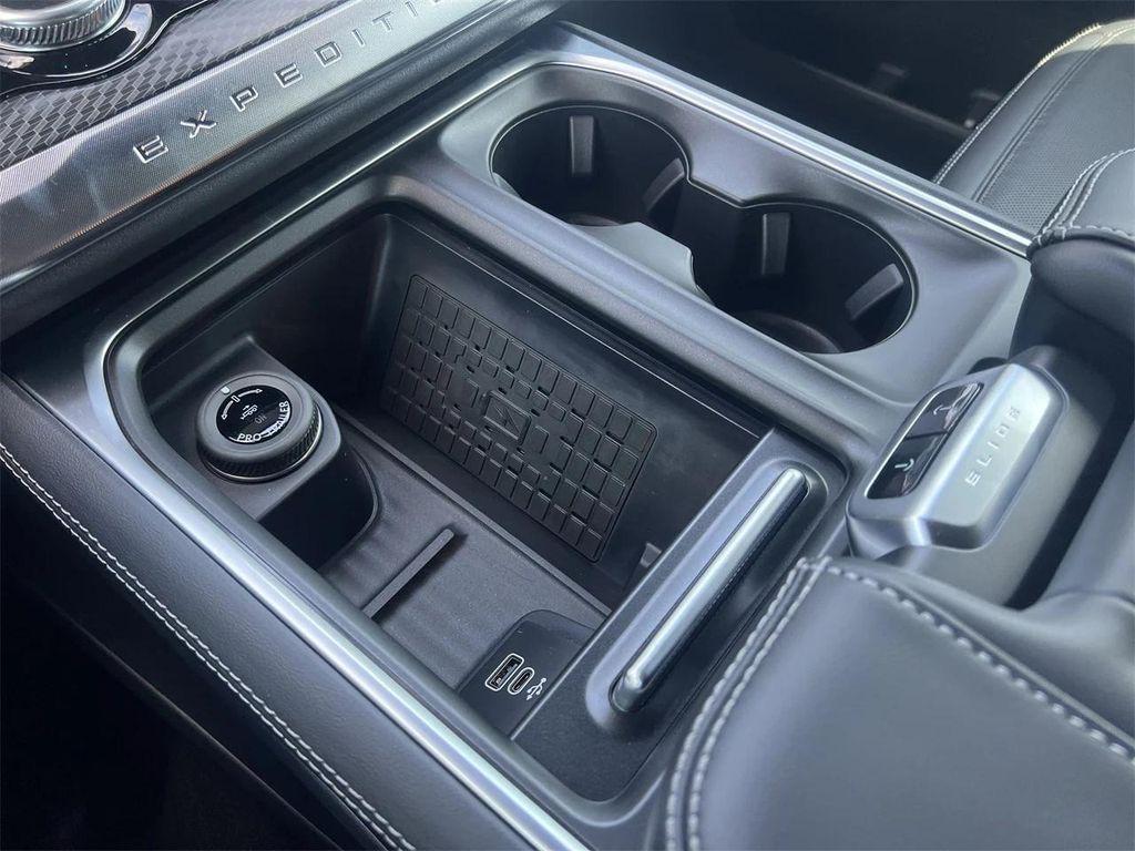 new 2025 Ford Expedition car, priced at $87,725