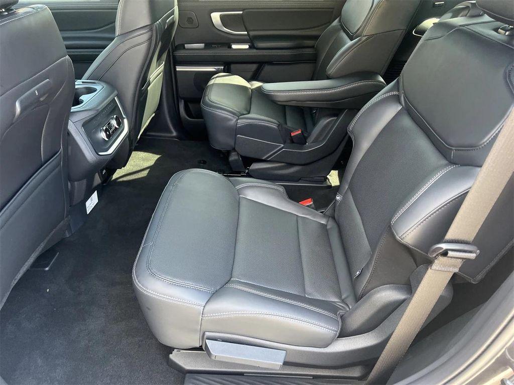 new 2025 Ford Expedition car, priced at $87,725