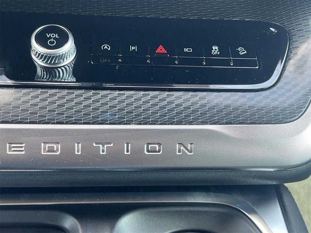 new 2025 Ford Expedition car, priced at $87,725