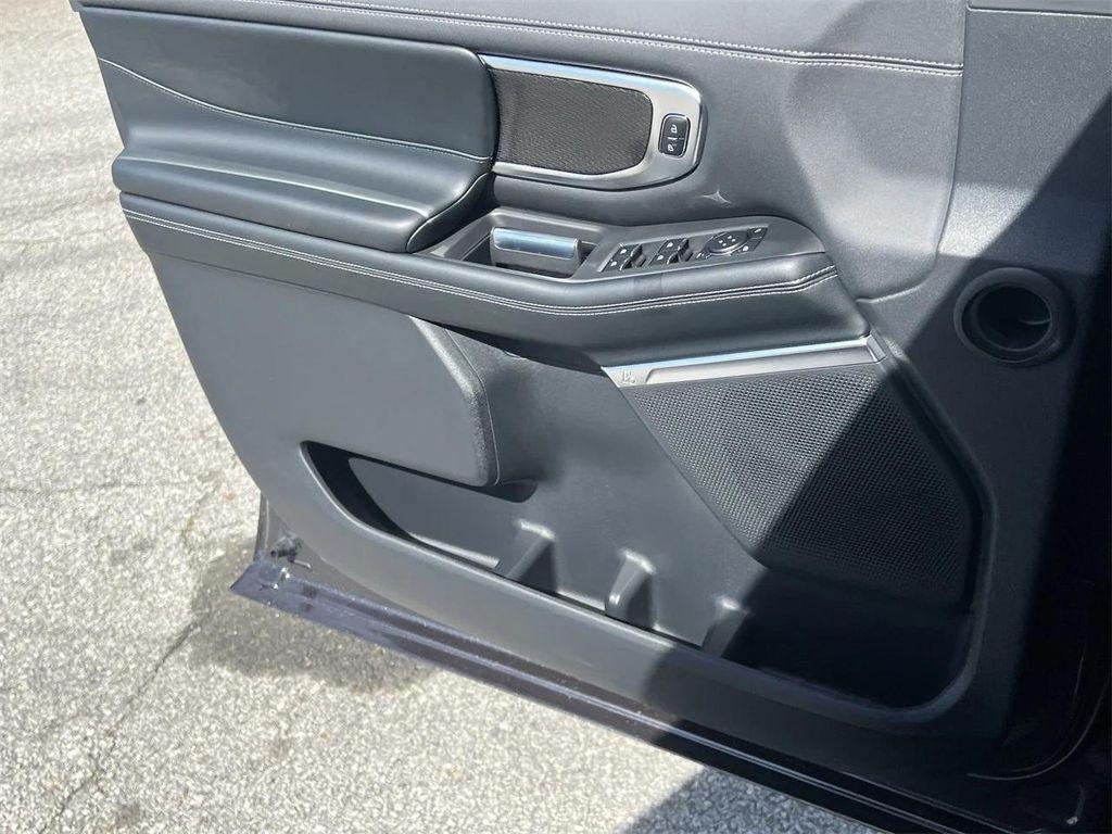 new 2025 Ford Expedition car, priced at $87,725