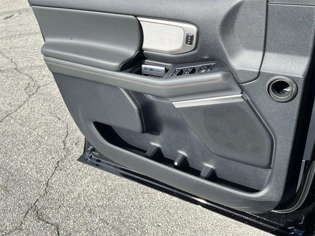 new 2025 Ford Expedition Max car, priced at $73,090