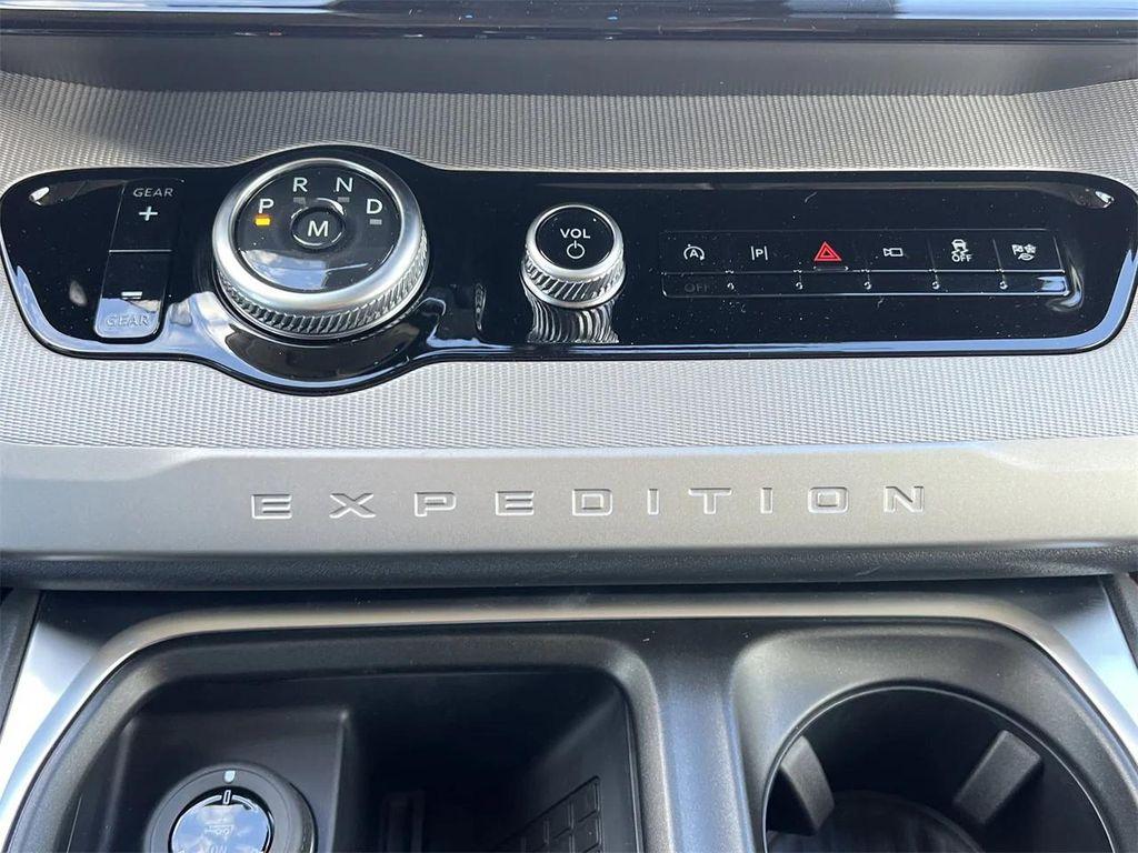 new 2025 Ford Expedition Max car, priced at $73,090