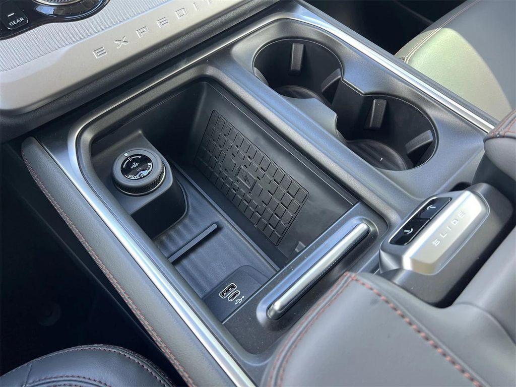 new 2025 Ford Expedition Max car, priced at $73,090