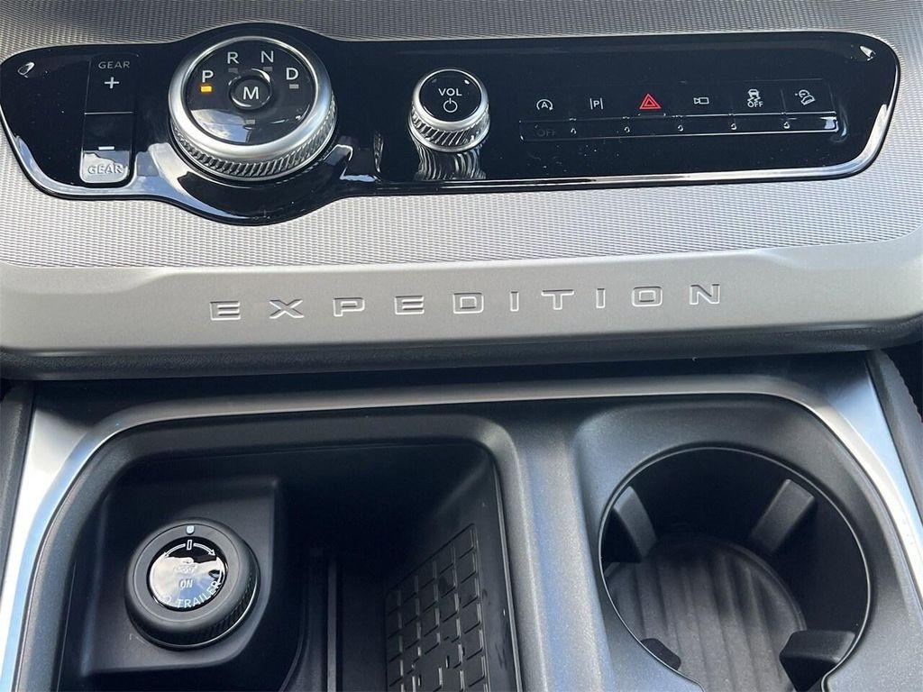 new 2025 Ford Expedition car, priced at $73,585