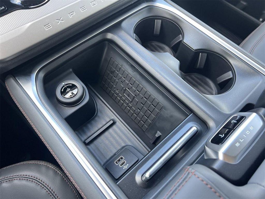 new 2025 Ford Expedition car, priced at $73,585