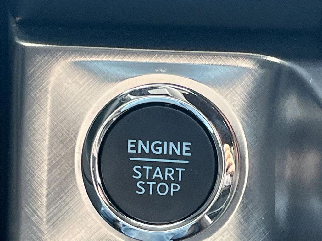 new 2025 Ford F-250 car, priced at $88,592