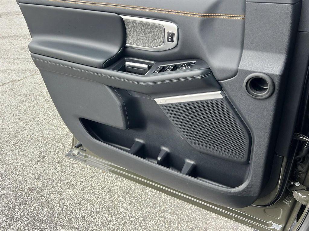 new 2025 Ford Expedition car, priced at $85,675