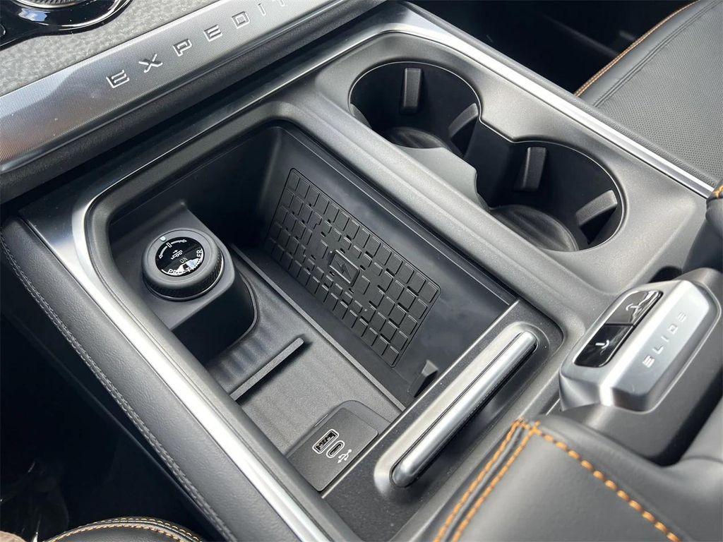 new 2025 Ford Expedition car, priced at $85,675