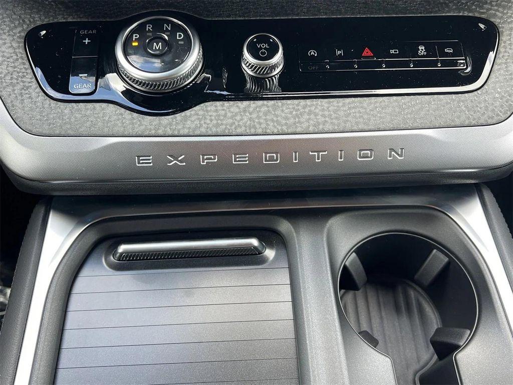 new 2025 Ford Expedition car, priced at $85,675