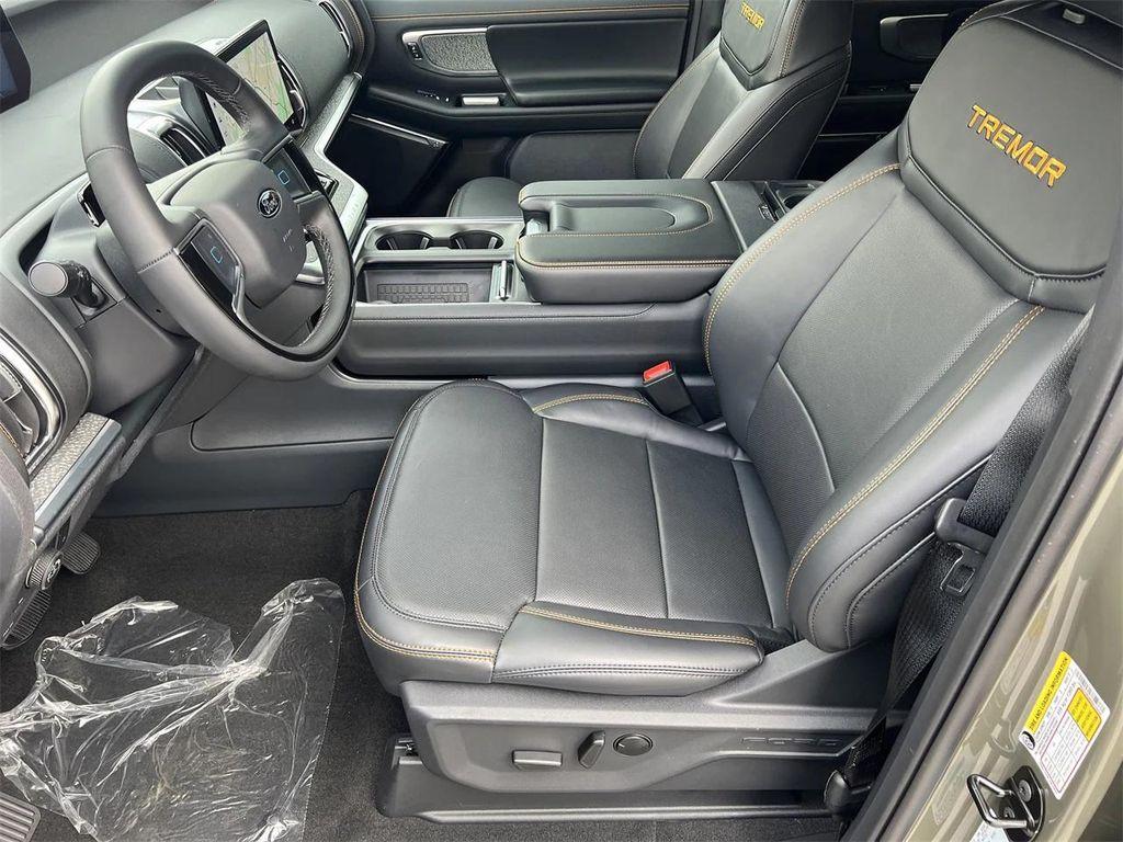 new 2025 Ford Expedition car, priced at $85,675