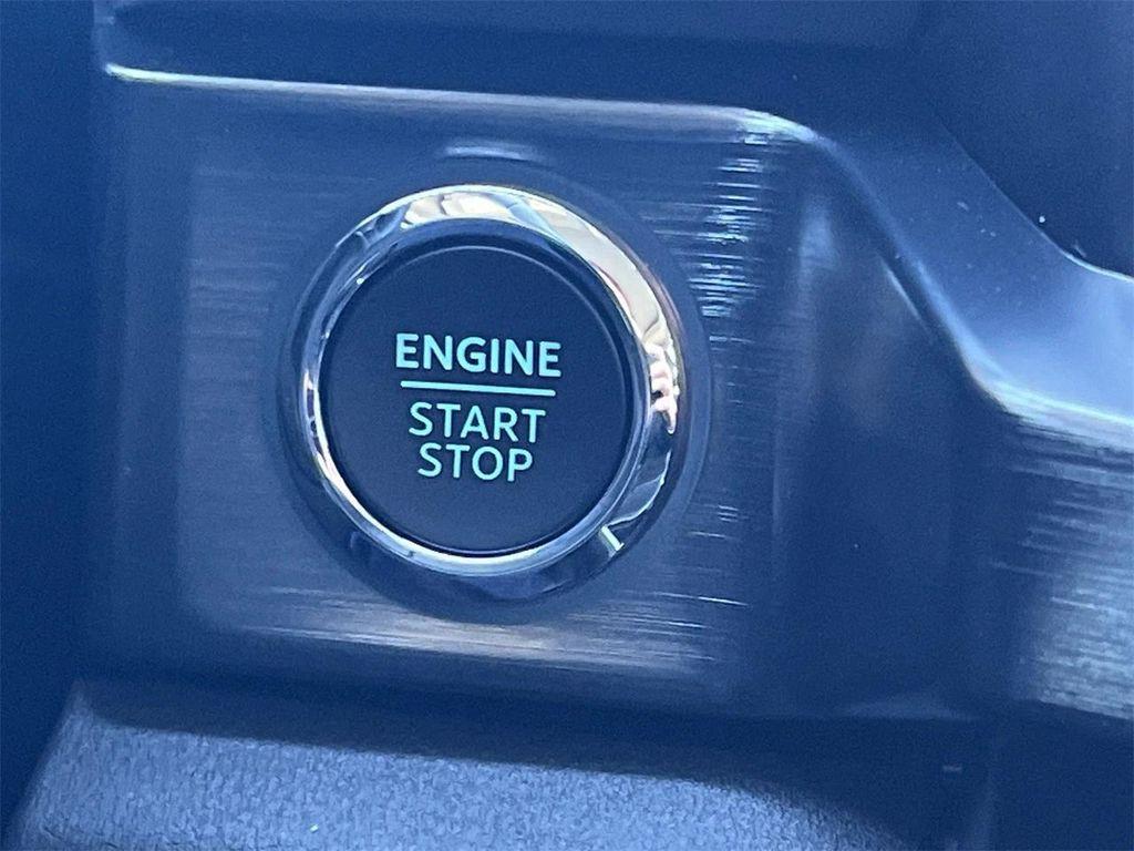 new 2025 Ford F-250 car, priced at $82,085