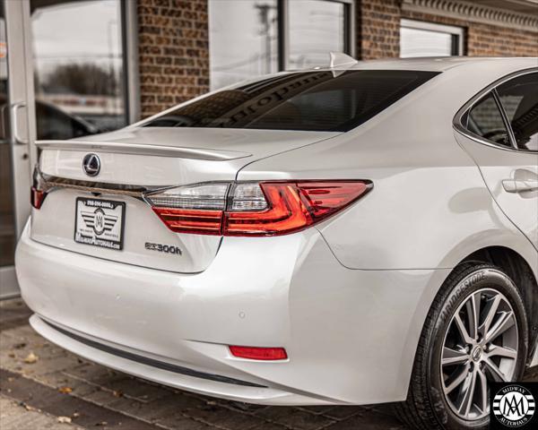 used 2017 Lexus ES 300h car, priced at $20,495