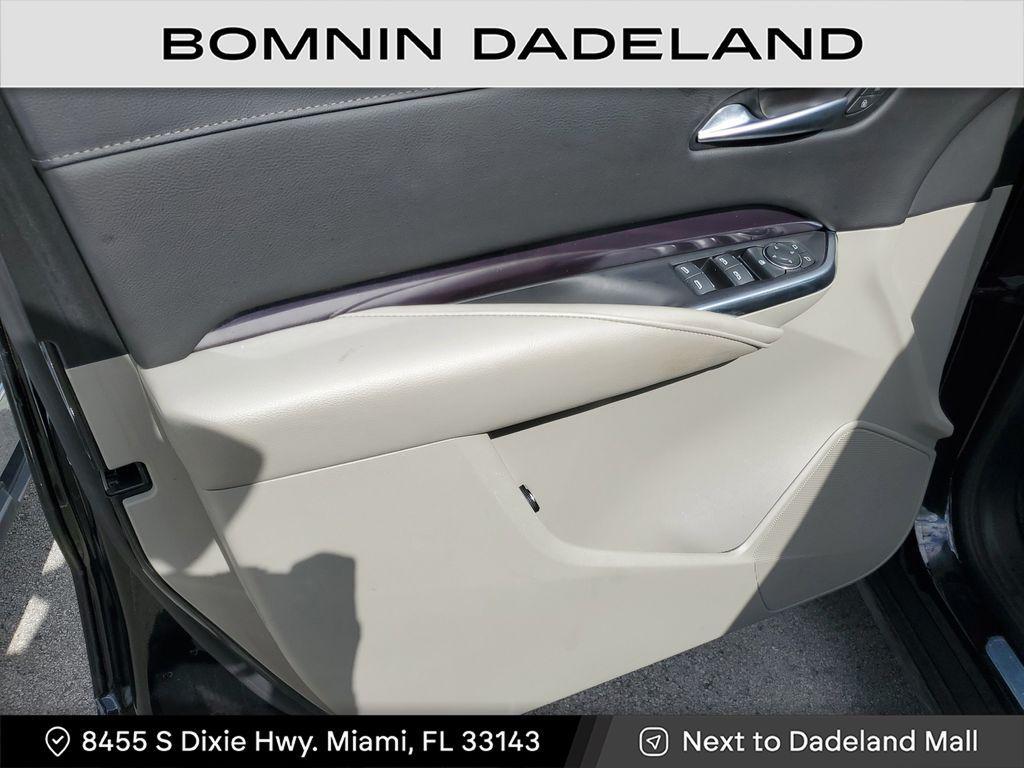 used 2022 Cadillac XT4 car, priced at $23,990