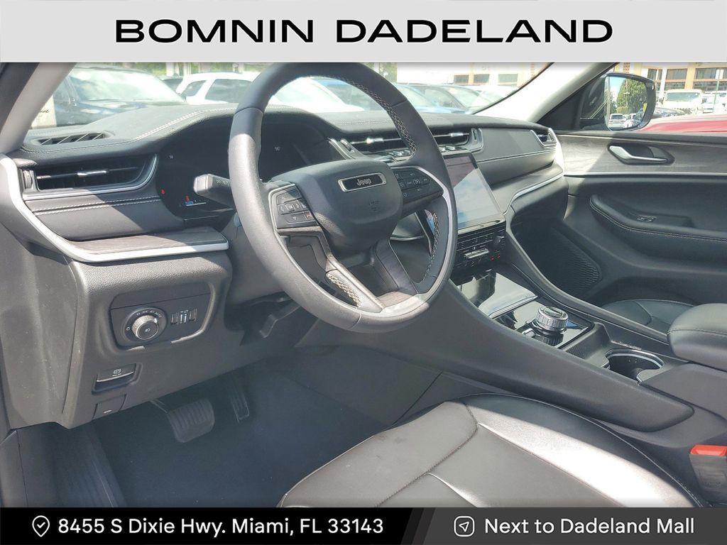 used 2025 Jeep Grand Cherokee car, priced at $37,690