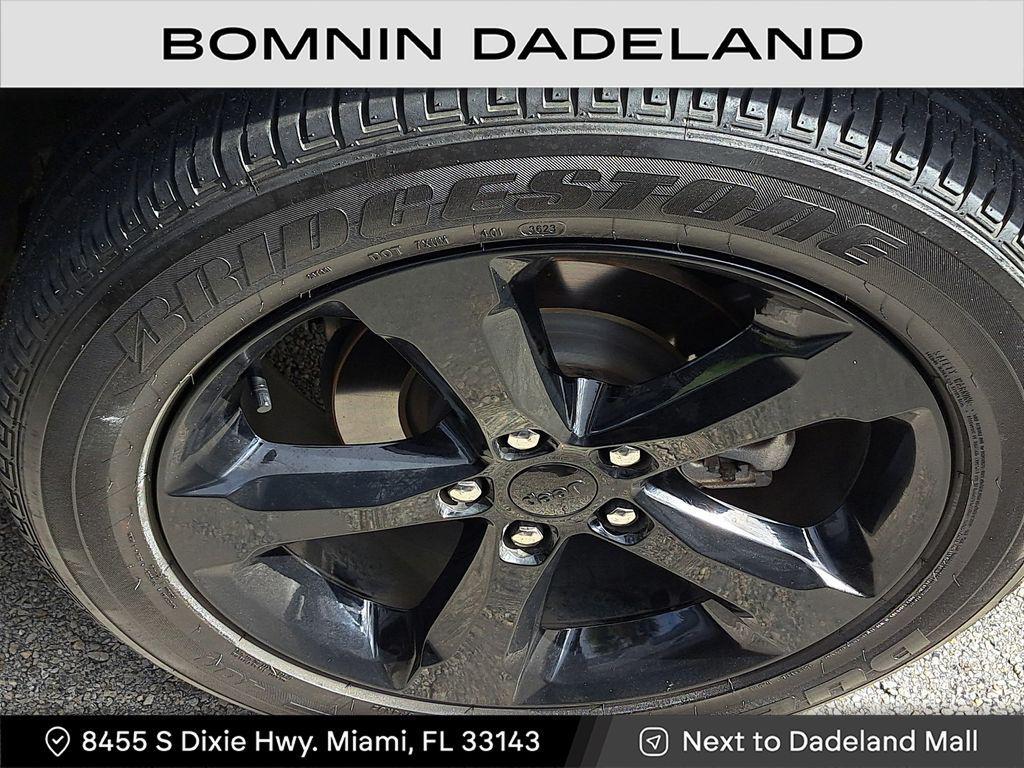 used 2024 Jeep Grand Cherokee car, priced at $29,990