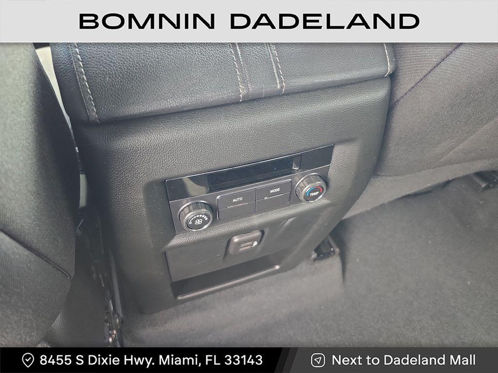 used 2023 Chevrolet Traverse car, priced at $23,990