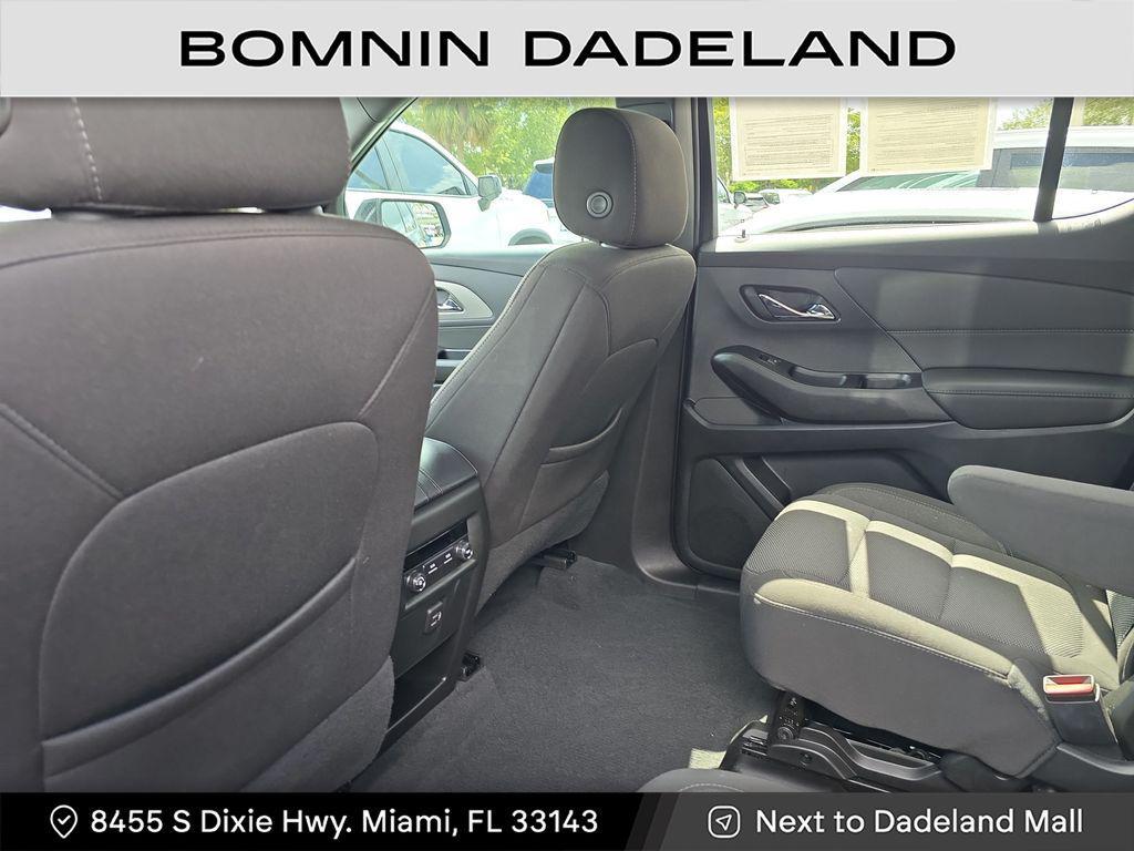 used 2023 Chevrolet Traverse car, priced at $23,990