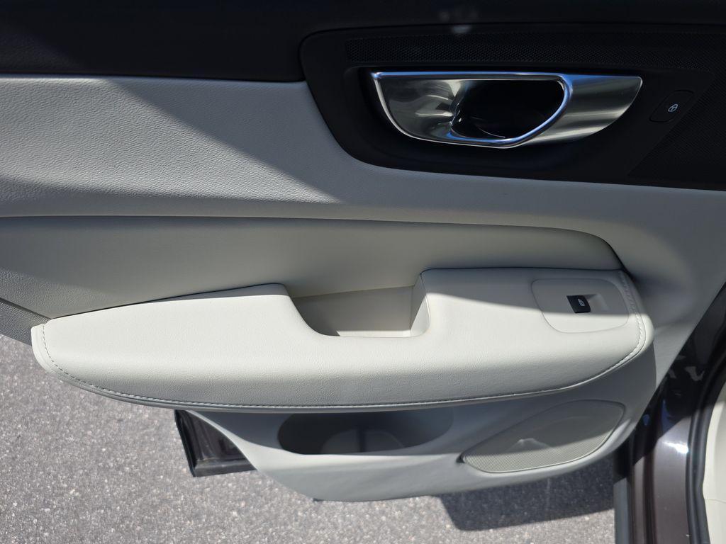 used 2025 Volvo XC60 Plug-In Hybrid car, priced at $51,990