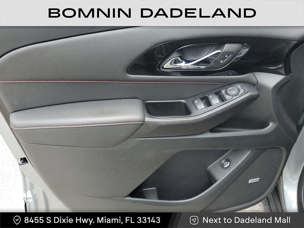 used 2023 Chevrolet Traverse car, priced at $31,990