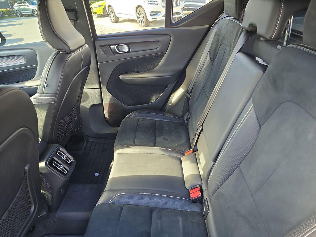 used 2020 Volvo XC40 car, priced at $25,490
