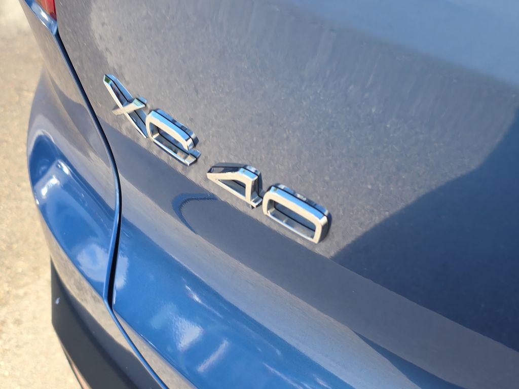 used 2020 Volvo XC40 car, priced at $25,490