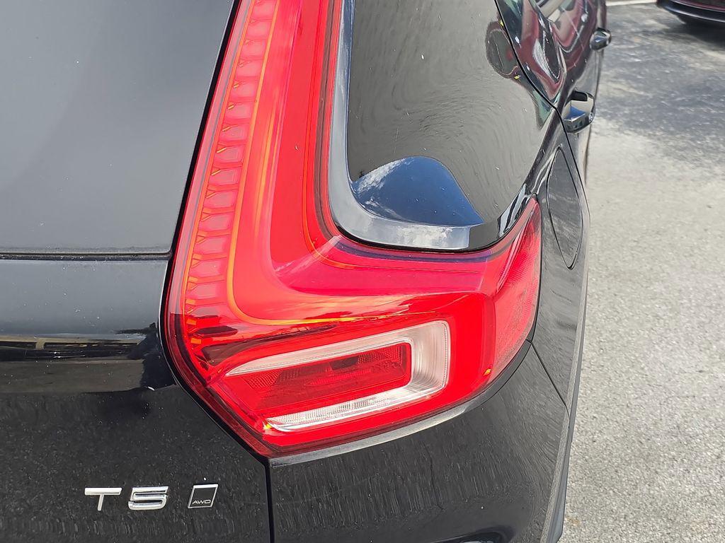 used 2019 Volvo XC40 car, priced at $21,490